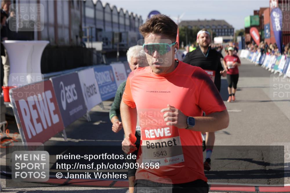 03.10.2025 - Köhlbrandbrückenlauf Jannik Wohlers http://msf.ph/oto/9094358 03.10.2025 13:20:35 Ziel 4269, 4385, 4476, 4570, 4591, 4672, 4739, 4790, 4859, 5082, 5543, 5631, 5790, 6777, 6807 meine-sportfotos.de