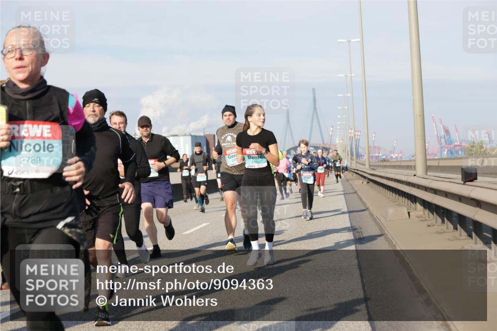 03.10.2025 - Köhlbrandbrückenlauf Jannik Wohlers http://msf.ph/oto/9094363 03.10.2025 10:01:05 Position 3 2789, 3125 meine-sportfotos.de