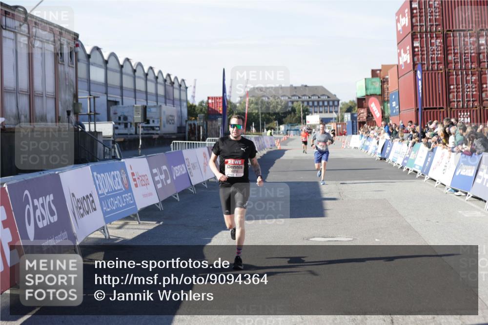 03.10.2025 - Köhlbrandbrückenlauf Jannik Wohlers http://msf.ph/oto/9094364 03.10.2025 12:54:46 Ziel 4079, 4209, 6151, 6621, 6683 meine-sportfotos.de