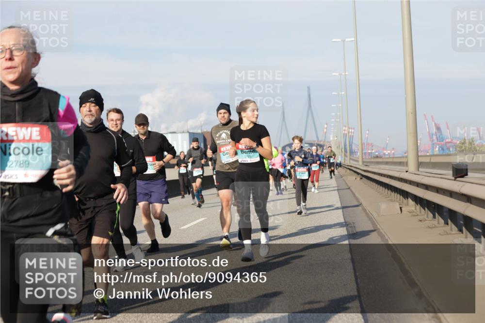 03.10.2025 - Köhlbrandbrückenlauf Jannik Wohlers http://msf.ph/oto/9094365 03.10.2025 10:01:05 Position 3 2789, 21, 3125 meine-sportfotos.de