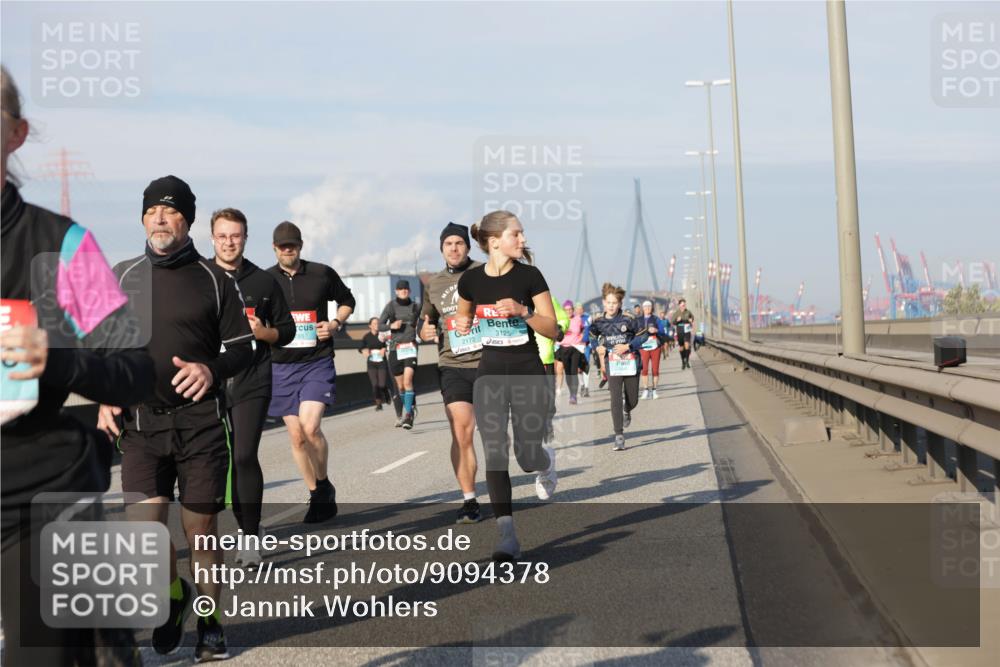 03.10.2025 - Köhlbrandbrückenlauf Jannik Wohlers http://msf.ph/oto/9094378 03.10.2025 10:01:05 Position 3 2172, 3125 meine-sportfotos.de