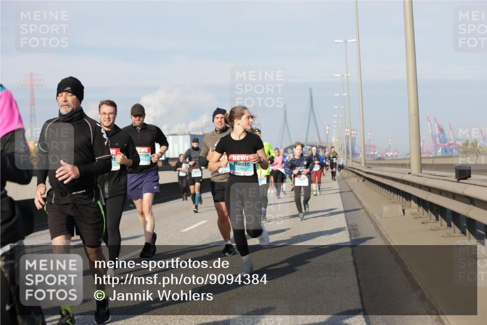 03.10.2025 - Köhlbrandbrückenlauf Jannik Wohlers http://msf.ph/oto/9094384 03.10.2025 10:01:05 Position 3 3125 meine-sportfotos.de