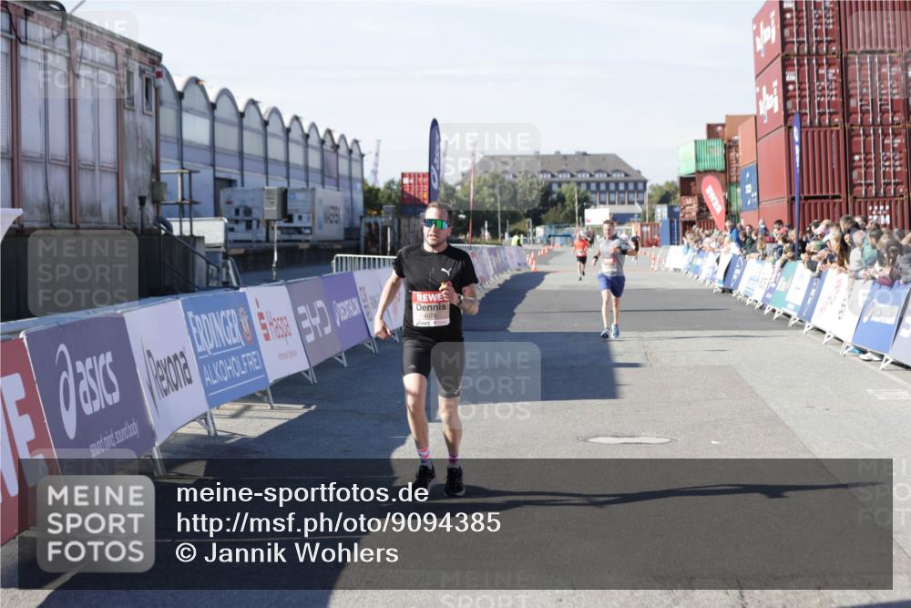 03.10.2025 - Köhlbrandbrückenlauf Jannik Wohlers http://msf.ph/oto/9094385 03.10.2025 12:54:46 Ziel 4079, 4209, 6151, 6621, 6683 meine-sportfotos.de