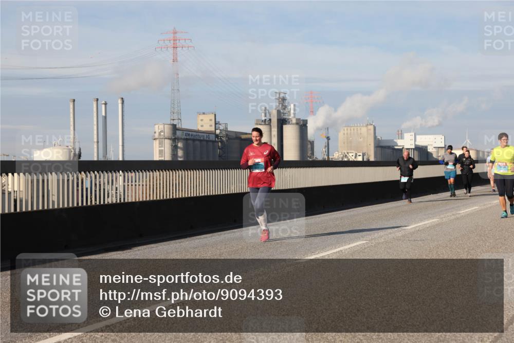 03.10.2025 - Köhlbrandbrückenlauf Lena Gebhardt http://msf.ph/oto/9094393 03.10.2025 10:09:14 Position 2  meine-sportfotos.de
