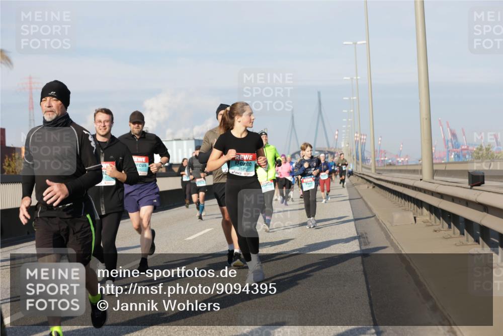 03.10.2025 - Köhlbrandbrückenlauf Jannik Wohlers http://msf.ph/oto/9094395 03.10.2025 10:01:05 Position 3 3125 meine-sportfotos.de