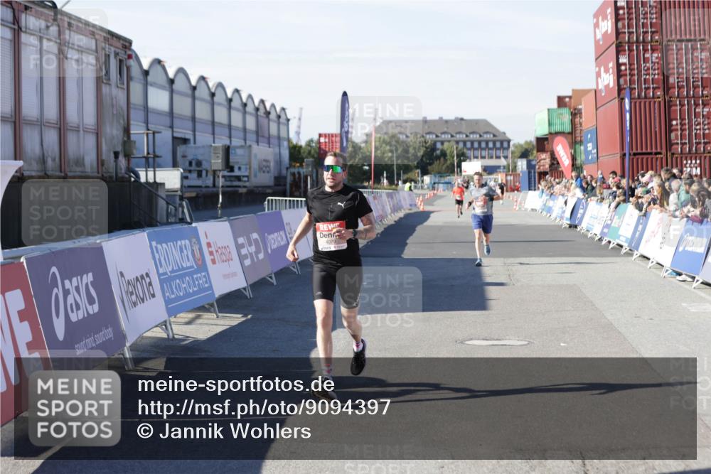 03.10.2025 - Köhlbrandbrückenlauf Jannik Wohlers http://msf.ph/oto/9094397 03.10.2025 12:54:46 Ziel 4079, 4209, 6151, 6621, 6683 meine-sportfotos.de