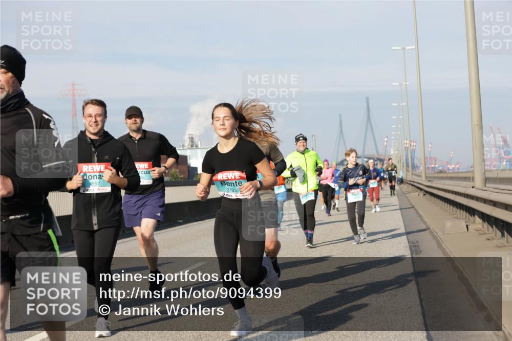 03.10.2025 - Köhlbrandbrückenlauf Jannik Wohlers http://msf.ph/oto/9094399 03.10.2025 10:01:06 Position 3 85, 8557, 3125 meine-sportfotos.de