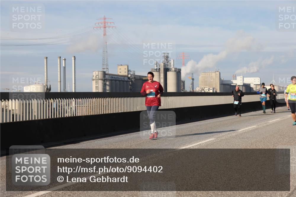 03.10.2025 - Köhlbrandbrückenlauf Lena Gebhardt http://msf.ph/oto/9094402 03.10.2025 10:09:14 Position 2  meine-sportfotos.de