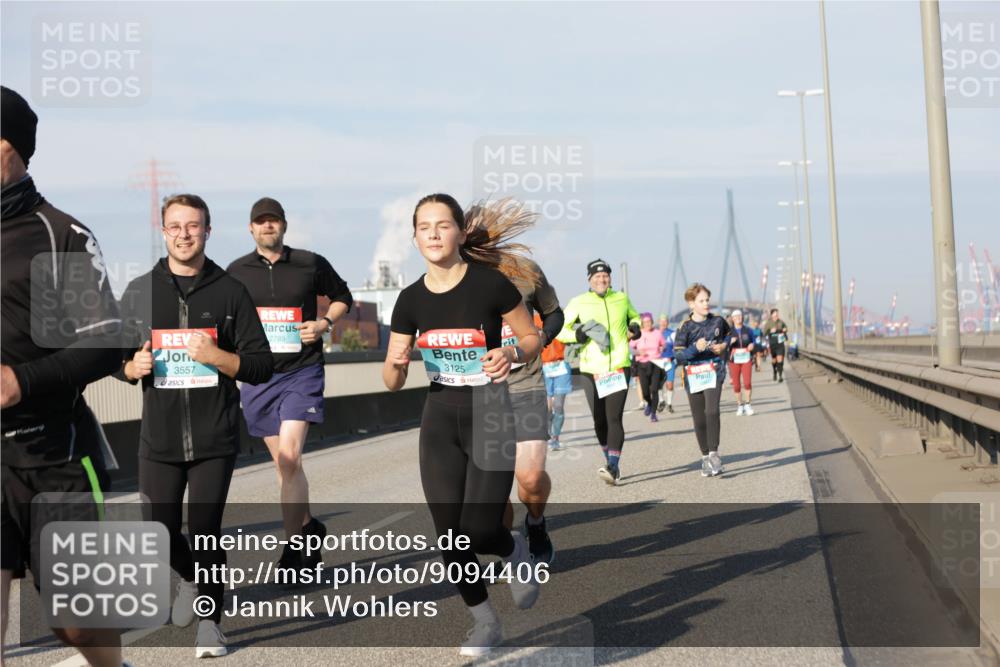 03.10.2025 - Köhlbrandbrückenlauf Jannik Wohlers http://msf.ph/oto/9094406 03.10.2025 10:01:06 Position 3 3557, 2785, 3125 meine-sportfotos.de
