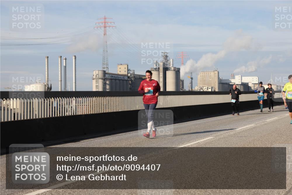 03.10.2025 - Köhlbrandbrückenlauf Lena Gebhardt http://msf.ph/oto/9094407 03.10.2025 10:09:14 Position 2  meine-sportfotos.de