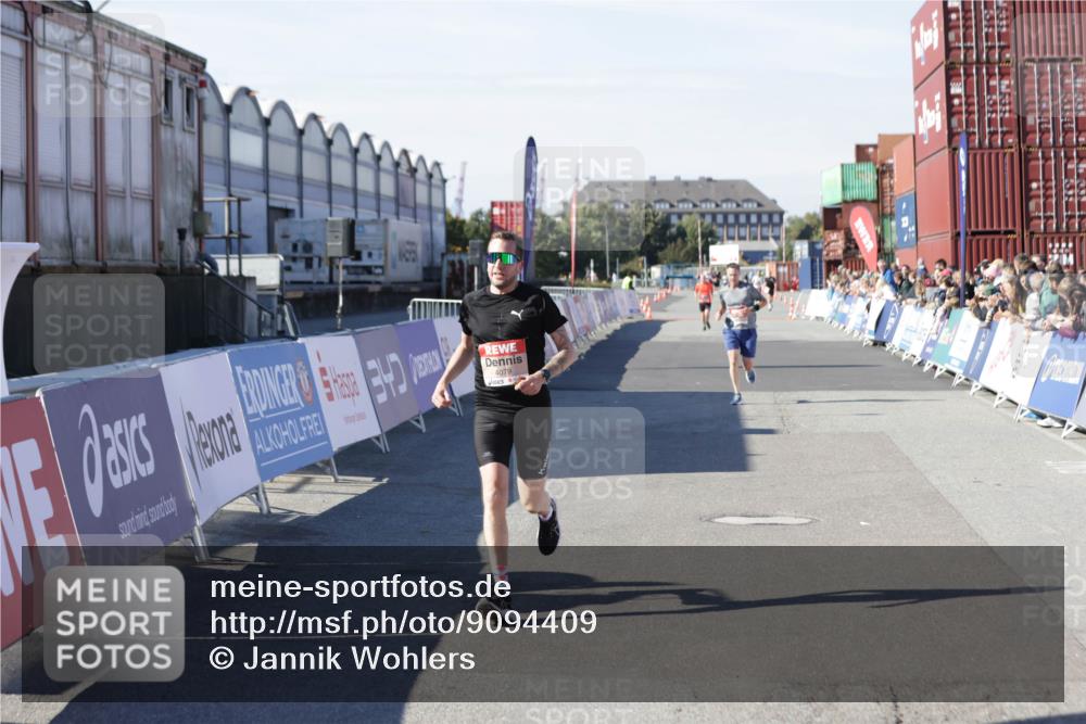 03.10.2025 - Köhlbrandbrückenlauf Jannik Wohlers http://msf.ph/oto/9094409 03.10.2025 12:54:46 Ziel 4079, 4209, 6151, 6621, 6683 meine-sportfotos.de