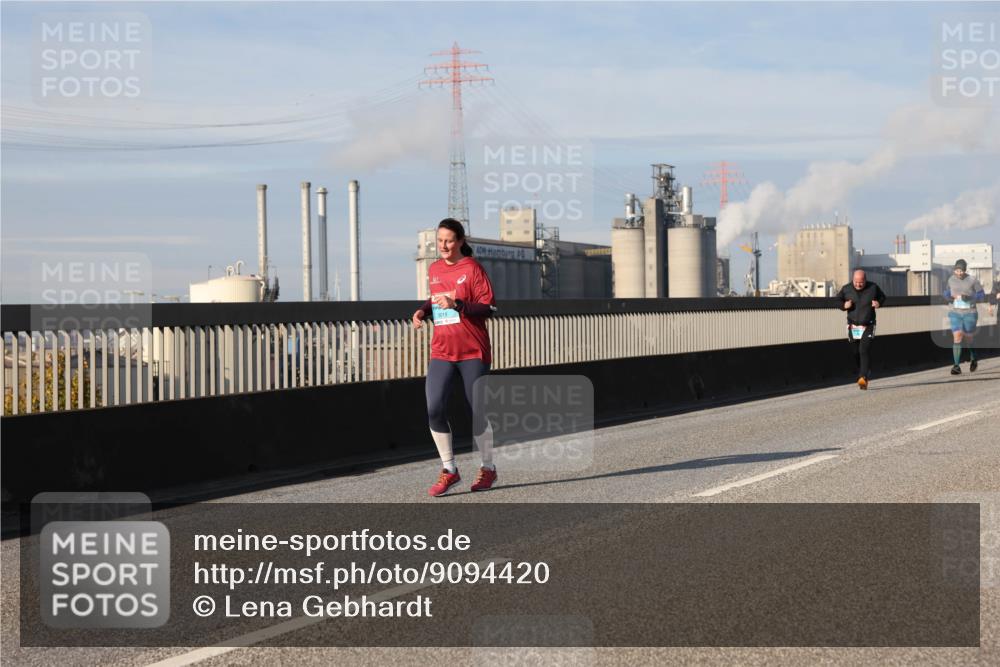 03.10.2025 - Köhlbrandbrückenlauf Lena Gebhardt http://msf.ph/oto/9094420 03.10.2025 10:09:15 Position 2  meine-sportfotos.de