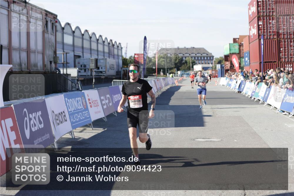 03.10.2025 - Köhlbrandbrückenlauf Jannik Wohlers http://msf.ph/oto/9094423 03.10.2025 12:54:46 Ziel 4079, 4209, 6151, 6621, 6683 meine-sportfotos.de