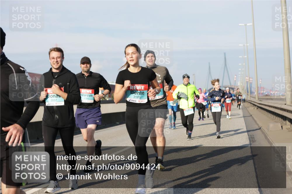 03.10.2025 - Köhlbrandbrückenlauf Jannik Wohlers http://msf.ph/oto/9094424 03.10.2025 10:01:06 Position 3 3557, 2785, 3125 meine-sportfotos.de