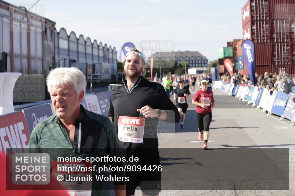 03.10.2025 - Köhlbrandbrückenlauf Jannik Wohlers http://msf.ph/oto/9094426 03.10.2025 13:20:36 Ziel 4269, 4385, 4476, 4570, 4591, 4672, 4739, 4790, 4859, 5082, 5543, 5631, 6777, 6807 meine-sportfotos.de