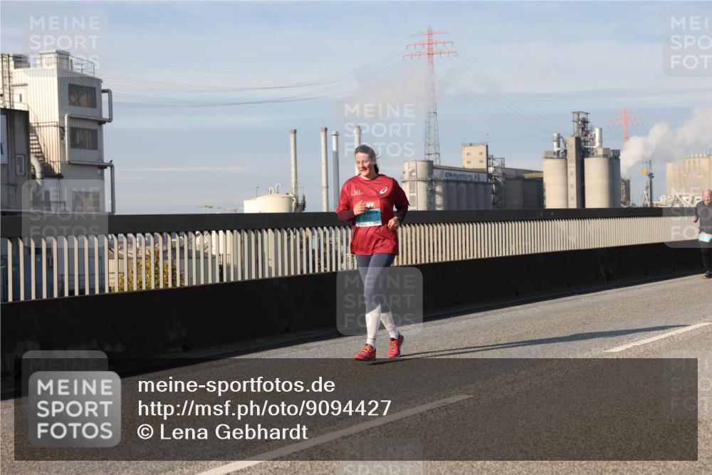 03.10.2025 - Köhlbrandbrückenlauf Lena Gebhardt http://msf.ph/oto/9094427 03.10.2025 10:09:16 Position 2  meine-sportfotos.de