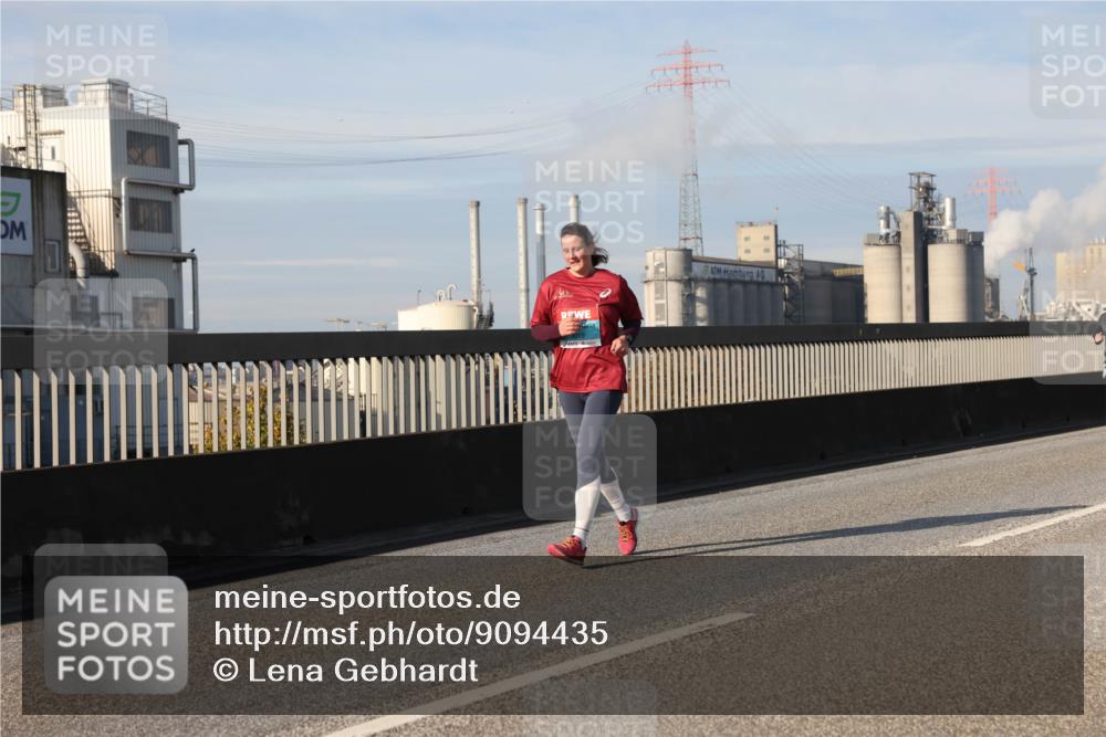 03.10.2025 - Köhlbrandbrückenlauf Lena Gebhardt http://msf.ph/oto/9094435 03.10.2025 10:09:16 Position 2  meine-sportfotos.de