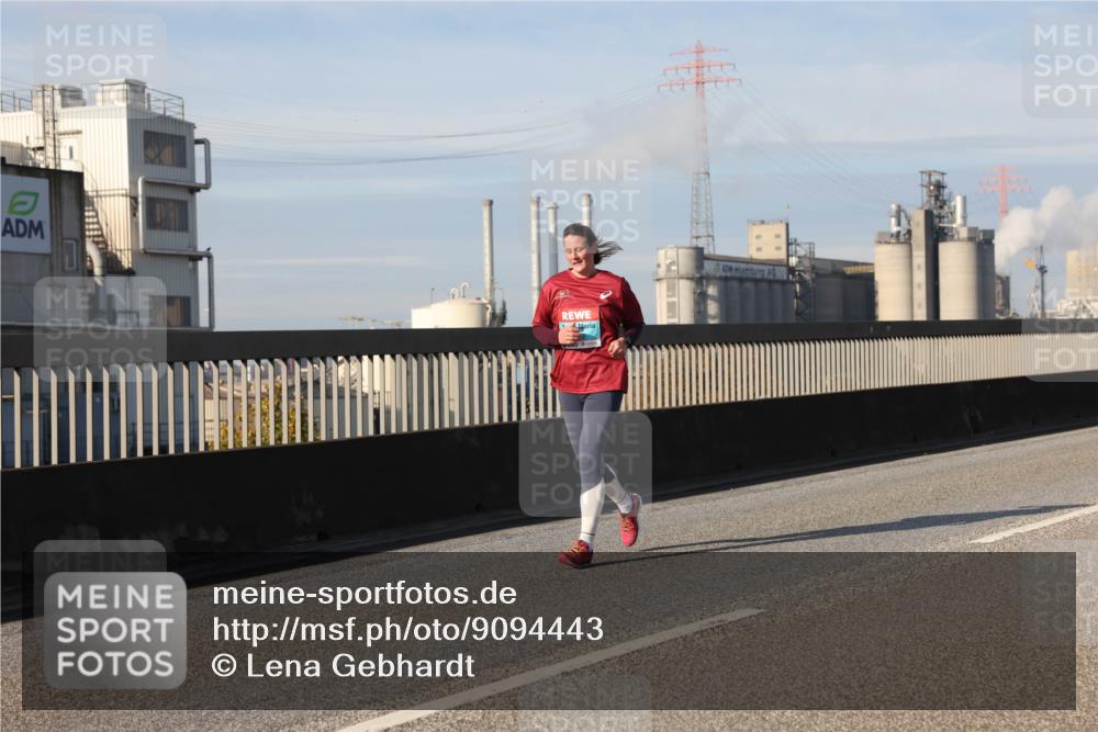 03.10.2025 - Köhlbrandbrückenlauf Lena Gebhardt http://msf.ph/oto/9094443 03.10.2025 10:09:16 Position 2 1 meine-sportfotos.de
