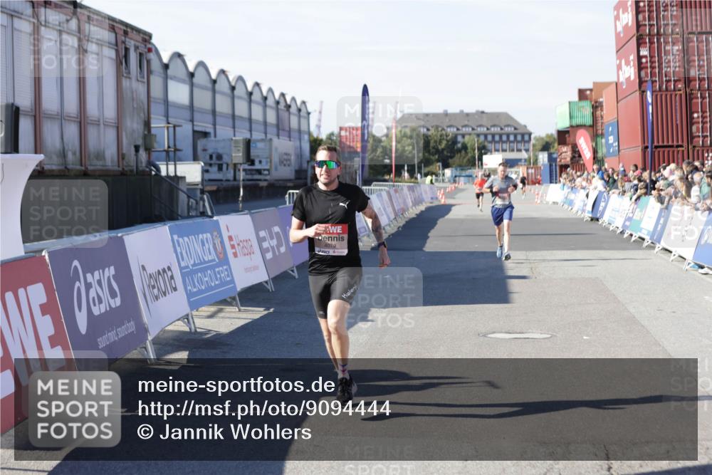 03.10.2025 - Köhlbrandbrückenlauf Jannik Wohlers http://msf.ph/oto/9094444 03.10.2025 12:54:46 Ziel 4079, 4209, 6151, 6621, 6683 meine-sportfotos.de