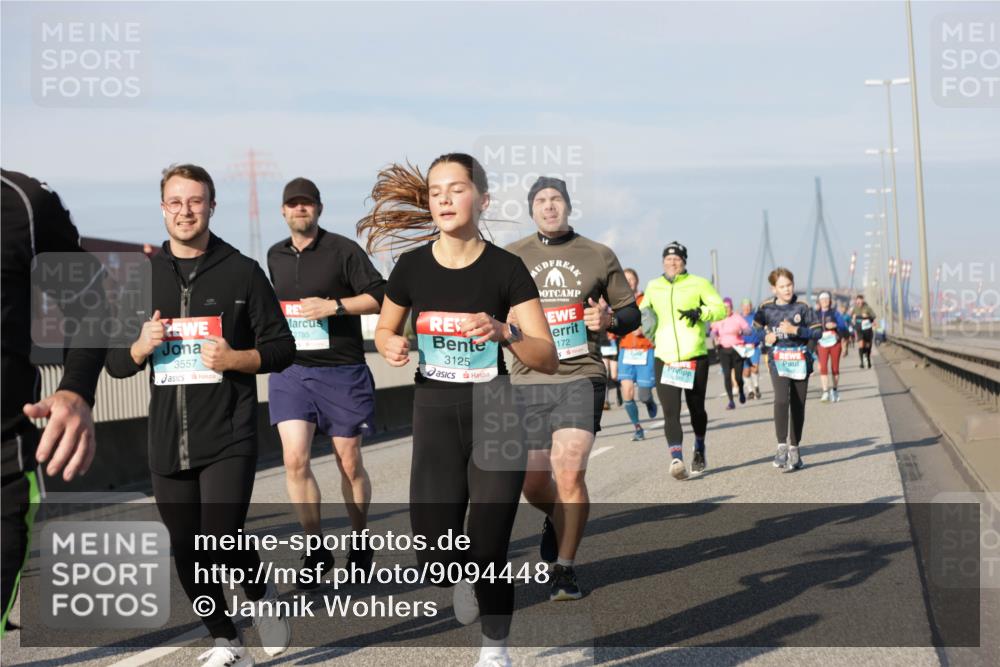 03.10.2025 - Köhlbrandbrückenlauf Jannik Wohlers http://msf.ph/oto/9094448 03.10.2025 10:01:06 Position 3 3557, 2785, 3125, 172 meine-sportfotos.de