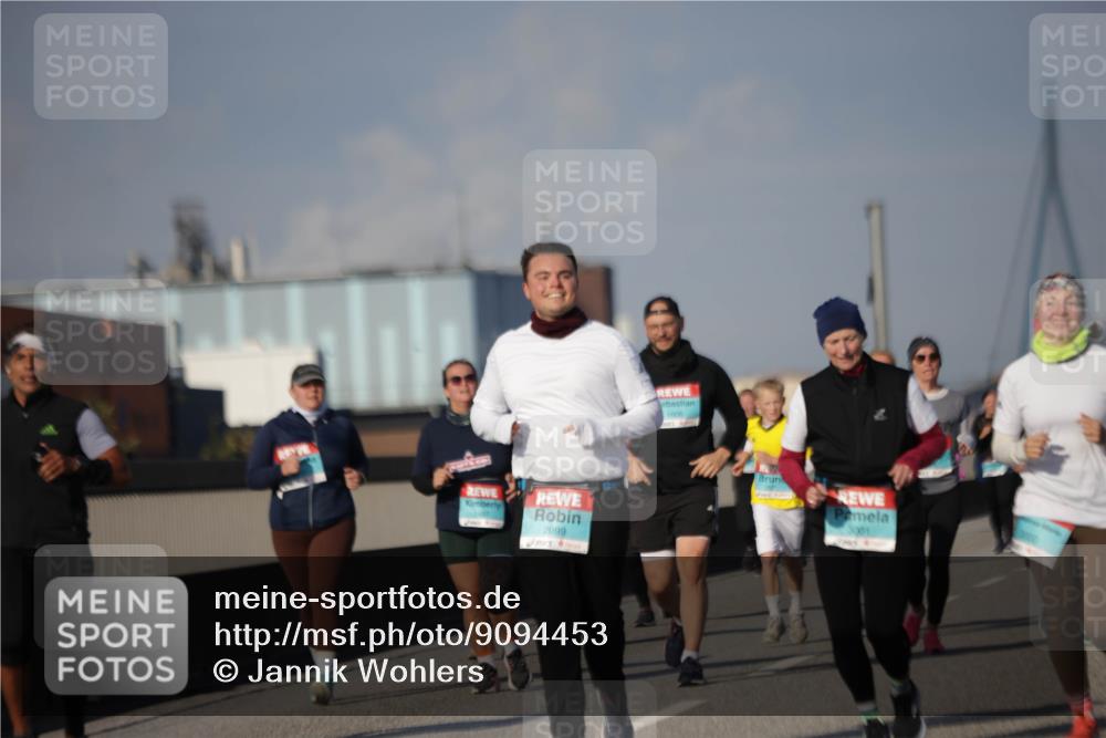03.10.2025 - Köhlbrandbrückenlauf Jannik Wohlers http://msf.ph/oto/9094453 03.10.2025 10:12:50 Position 3 2999, 1606, 3001 meine-sportfotos.de