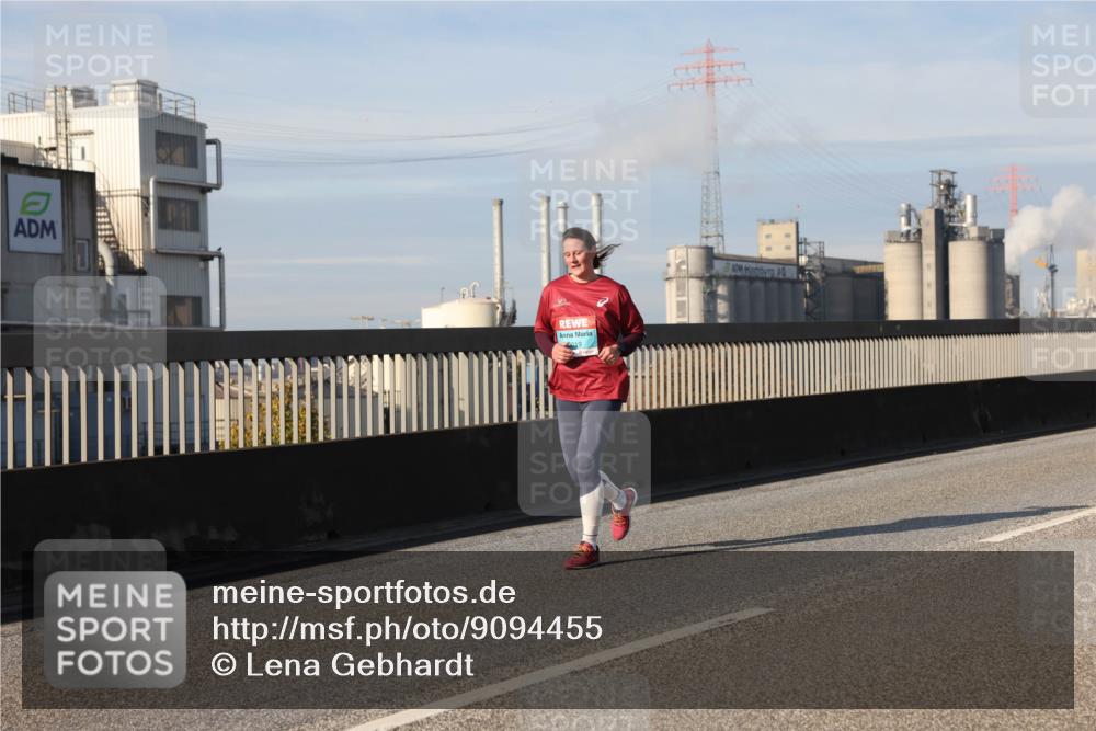 03.10.2025 - Köhlbrandbrückenlauf Lena Gebhardt http://msf.ph/oto/9094455 03.10.2025 10:09:16 Position 2  meine-sportfotos.de