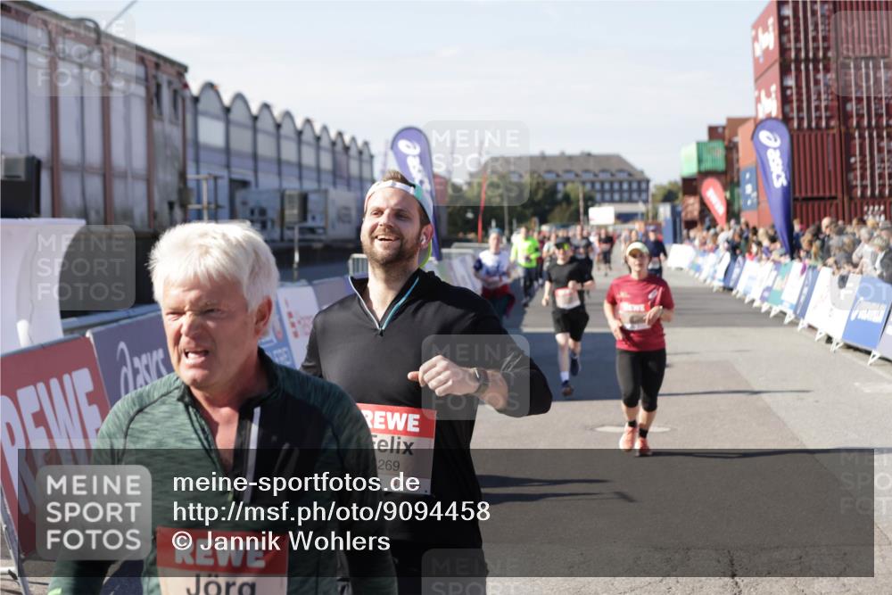 03.10.2025 - Köhlbrandbrückenlauf Jannik Wohlers http://msf.ph/oto/9094458 03.10.2025 13:20:36 Ziel 4269, 4385, 4476, 4570, 4591, 4672, 4739, 4790, 4859, 5082, 5543, 5631, 6777, 6807 meine-sportfotos.de