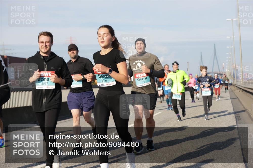 03.10.2025 - Köhlbrandbrückenlauf Jannik Wohlers http://msf.ph/oto/9094460 03.10.2025 10:01:06 Position 3 3557, 2785, 3125, 2172 meine-sportfotos.de