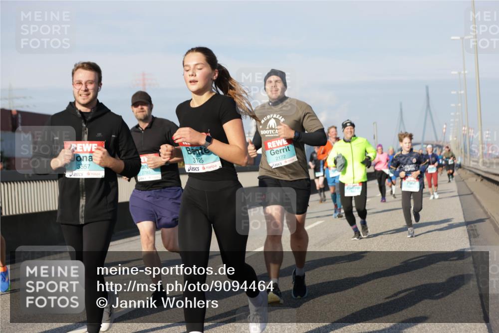 03.10.2025 - Köhlbrandbrückenlauf Jannik Wohlers http://msf.ph/oto/9094464 03.10.2025 10:01:06 Position 3 3557, 2785, 3125, 2172 meine-sportfotos.de