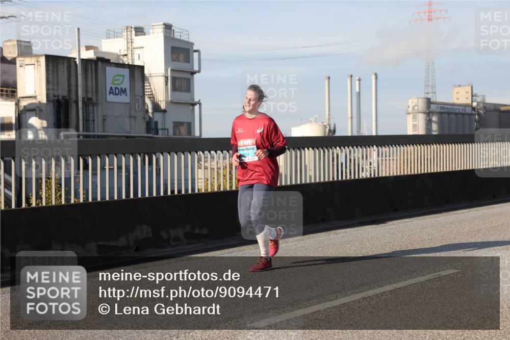 03.10.2025 - Köhlbrandbrückenlauf Lena Gebhardt http://msf.ph/oto/9094471 03.10.2025 10:09:17 Position 2 3019 meine-sportfotos.de