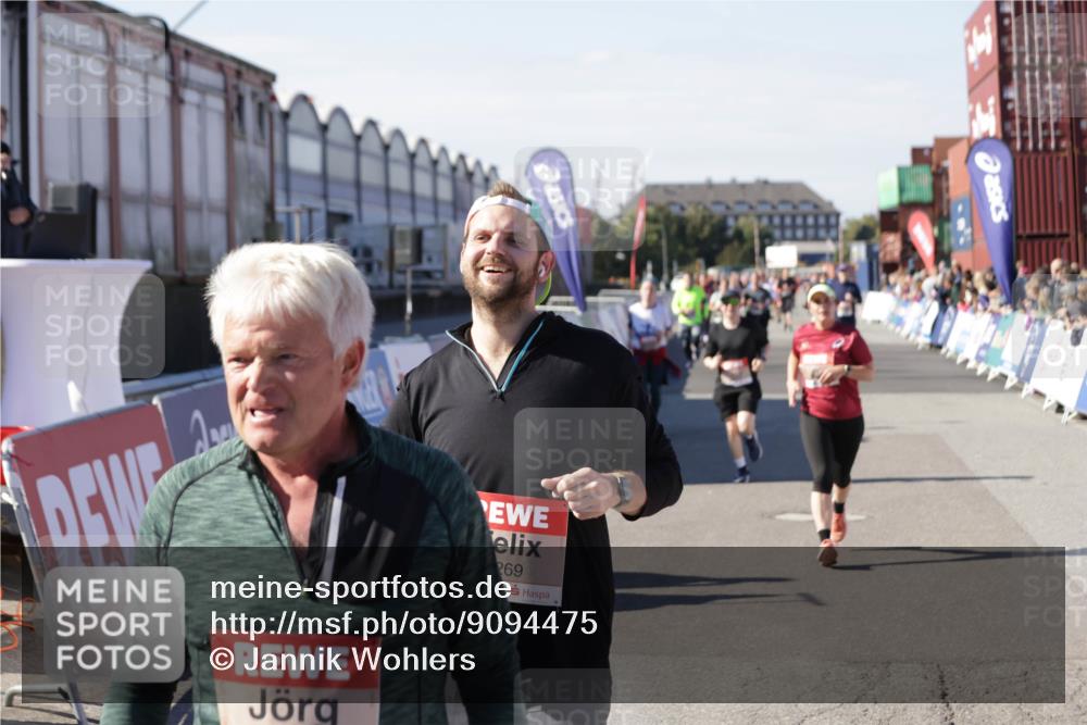 03.10.2025 - Köhlbrandbrückenlauf Jannik Wohlers http://msf.ph/oto/9094475 03.10.2025 13:20:36 Ziel 4269, 4385, 4476, 4570, 4591, 4672, 4739, 4790, 4859, 5082, 5543, 5631, 6777, 6807 meine-sportfotos.de