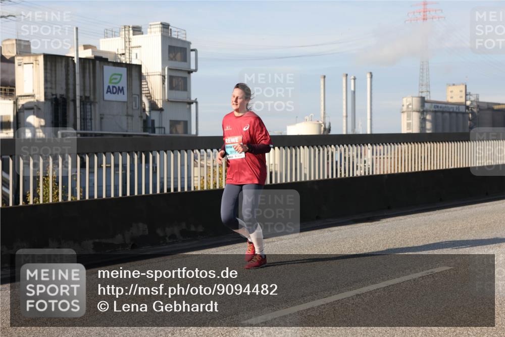 03.10.2025 - Köhlbrandbrückenlauf Lena Gebhardt http://msf.ph/oto/9094482 03.10.2025 10:09:17 Position 2  meine-sportfotos.de
