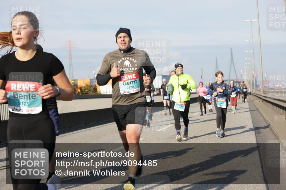 03.10.2025 - Köhlbrandbrückenlauf Jannik Wohlers http://msf.ph/oto/9094485 03.10.2025 10:01:07 Position 3 3125, 2172, 549 meine-sportfotos.de