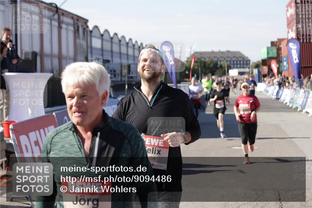 03.10.2025 - Köhlbrandbrückenlauf Jannik Wohlers http://msf.ph/oto/9094486 03.10.2025 13:20:37 Ziel 4269, 4385, 4476, 4570, 4591, 4672, 4739, 4790, 4859, 5082, 5543, 5631, 5918, 6777, 6807 meine-sportfotos.de