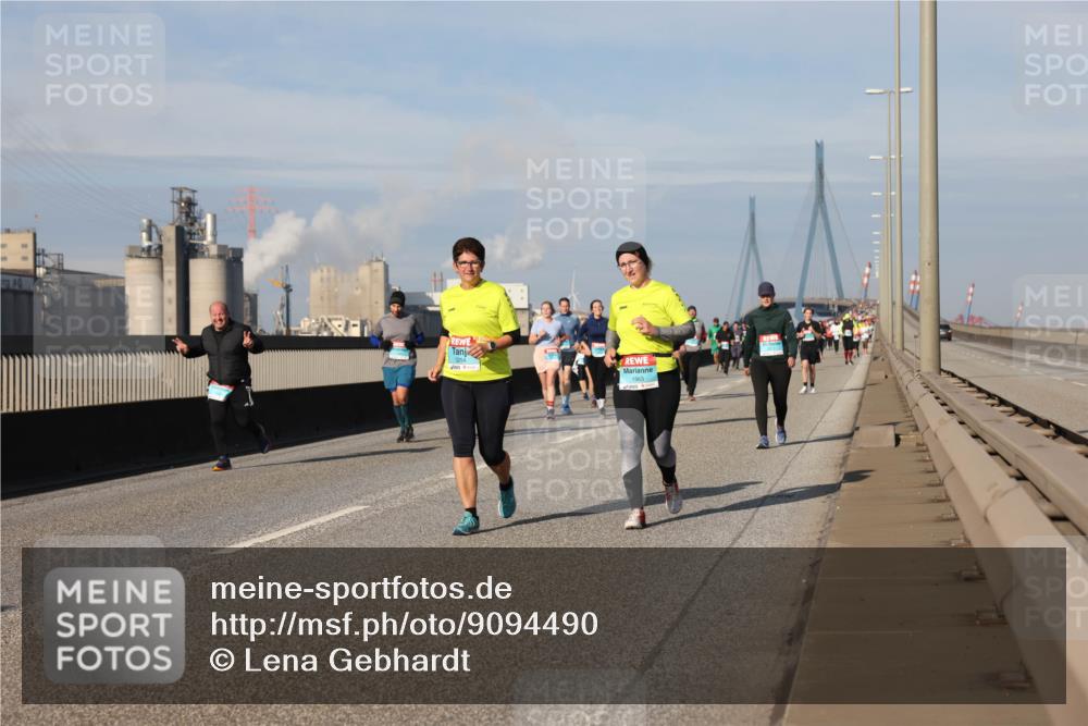03.10.2025 - Köhlbrandbrückenlauf Lena Gebhardt http://msf.ph/oto/9094490 03.10.2025 10:09:18 Position 2 3254 meine-sportfotos.de