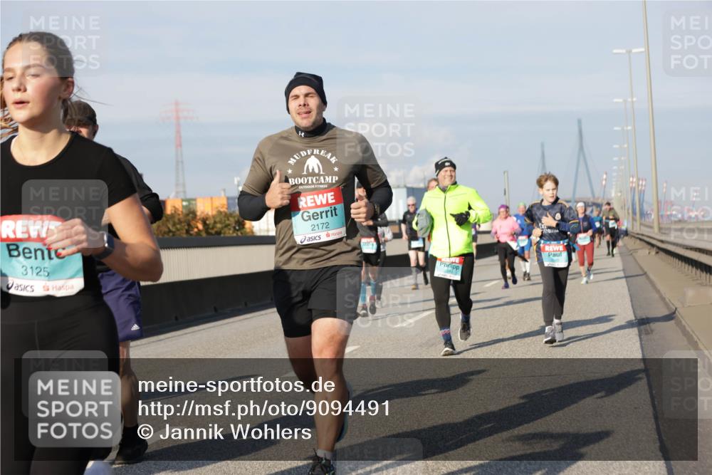 03.10.2025 - Köhlbrandbrückenlauf Jannik Wohlers http://msf.ph/oto/9094491 03.10.2025 10:01:07 Position 3 3125, 2172 meine-sportfotos.de