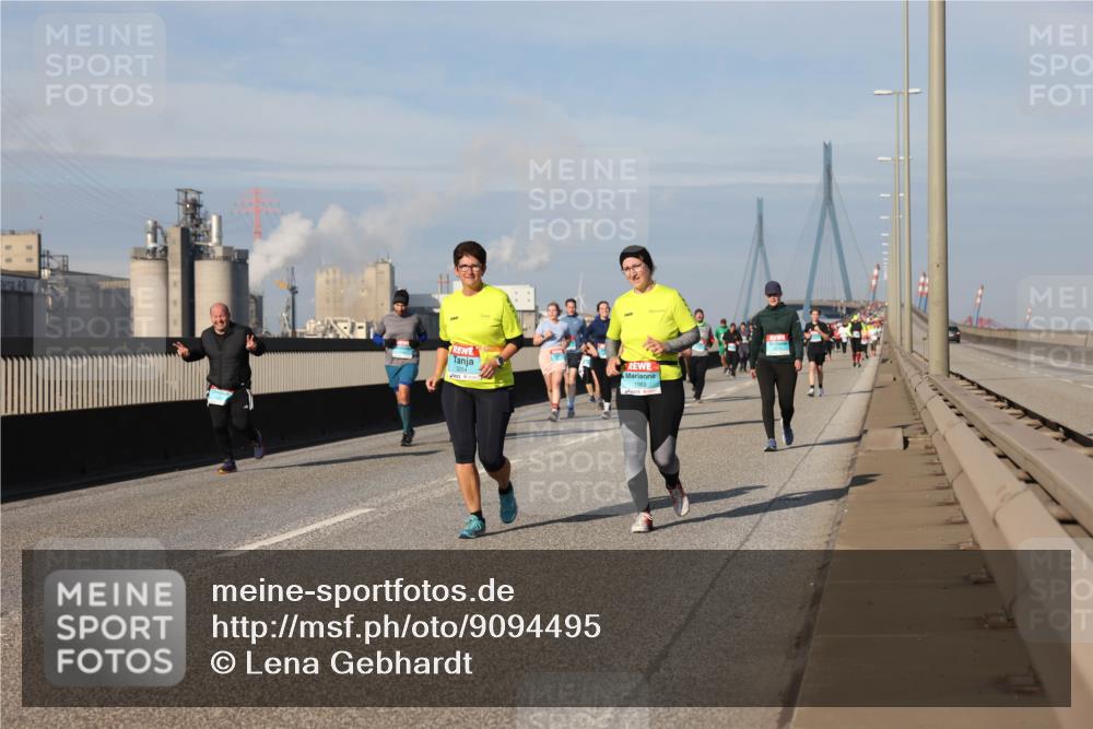 03.10.2025 - Köhlbrandbrückenlauf Lena Gebhardt http://msf.ph/oto/9094495 03.10.2025 10:09:18 Position 2 1963 meine-sportfotos.de