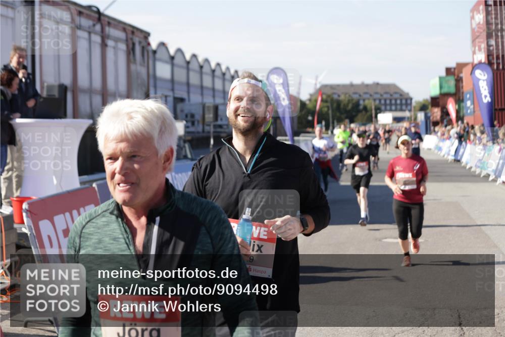 03.10.2025 - Köhlbrandbrückenlauf Jannik Wohlers http://msf.ph/oto/9094498 03.10.2025 13:20:37 Ziel 4269, 4385, 4476, 4570, 4591, 4672, 4739, 4790, 4859, 5082, 5543, 5631, 5918, 6777, 6807 meine-sportfotos.de