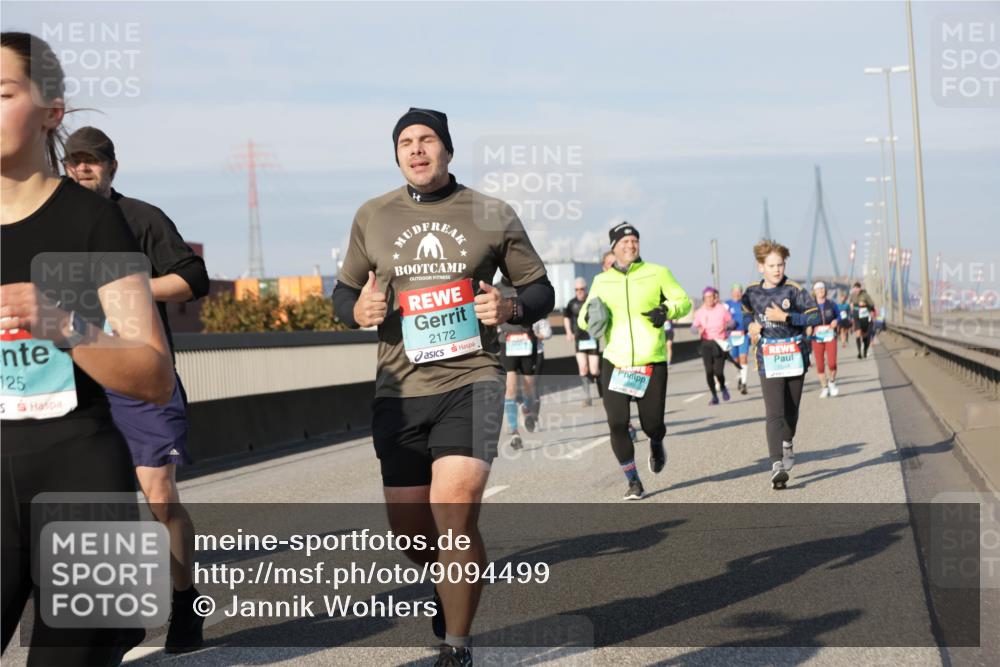 03.10.2025 - Köhlbrandbrückenlauf Jannik Wohlers http://msf.ph/oto/9094499 03.10.2025 10:01:07 Position 3 125, 2172 meine-sportfotos.de