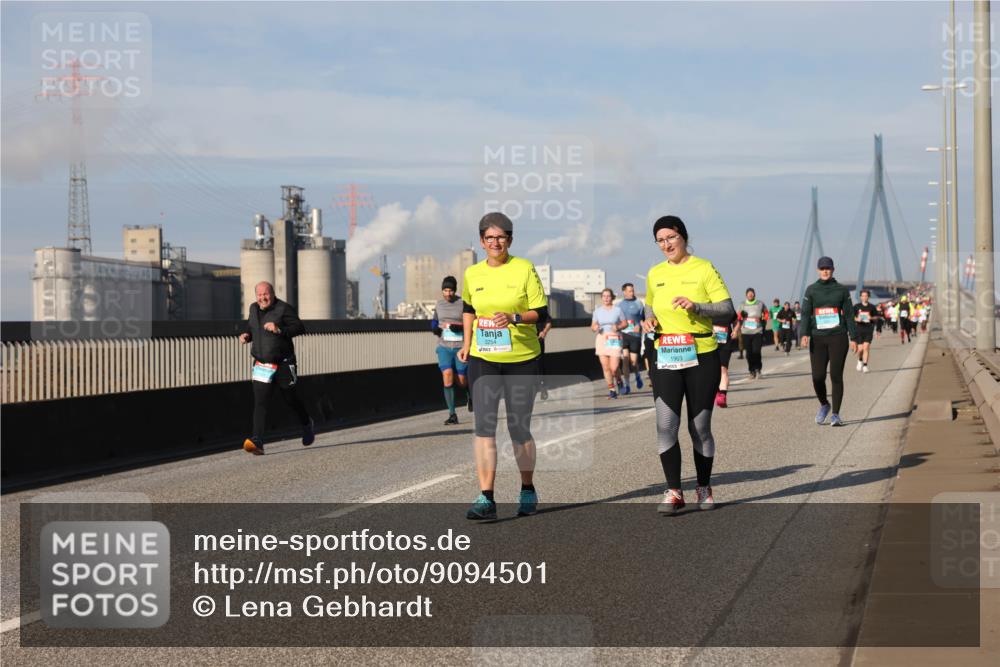 03.10.2025 - Köhlbrandbrückenlauf Lena Gebhardt http://msf.ph/oto/9094501 03.10.2025 10:09:18 Position 2 3254 meine-sportfotos.de