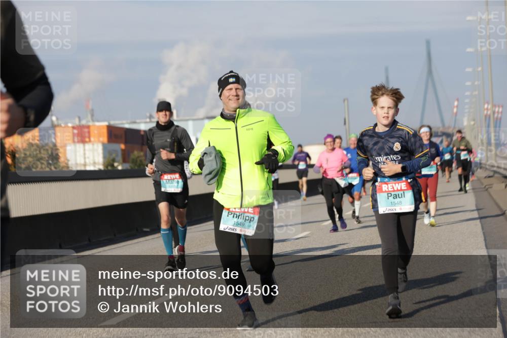 03.10.2025 - Köhlbrandbrückenlauf Jannik Wohlers http://msf.ph/oto/9094503 03.10.2025 10:01:08 Position 3 1031, 1549, 1548 meine-sportfotos.de