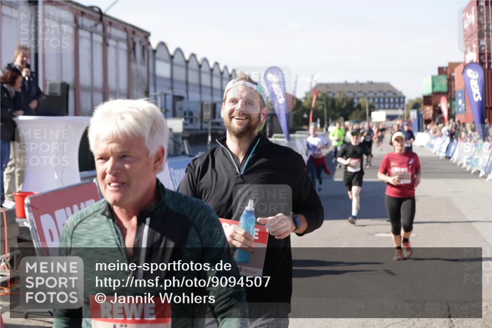 03.10.2025 - Köhlbrandbrückenlauf Jannik Wohlers http://msf.ph/oto/9094507 03.10.2025 13:20:37 Ziel 4269, 4385, 4476, 4570, 4591, 4672, 4739, 4790, 4859, 5082, 5543, 5631, 5918, 6777, 6807 meine-sportfotos.de