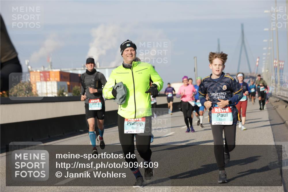 03.10.2025 - Köhlbrandbrückenlauf Jannik Wohlers http://msf.ph/oto/9094509 03.10.2025 10:01:08 Position 3 1031, 1549, 1548 meine-sportfotos.de