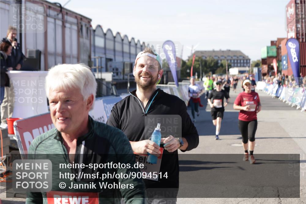 03.10.2025 - Köhlbrandbrückenlauf Jannik Wohlers http://msf.ph/oto/9094514 03.10.2025 13:20:37 Ziel 4269, 4385, 4476, 4570, 4591, 4672, 4739, 4790, 4859, 5082, 5543, 5631, 5918, 6777, 6807 meine-sportfotos.de
