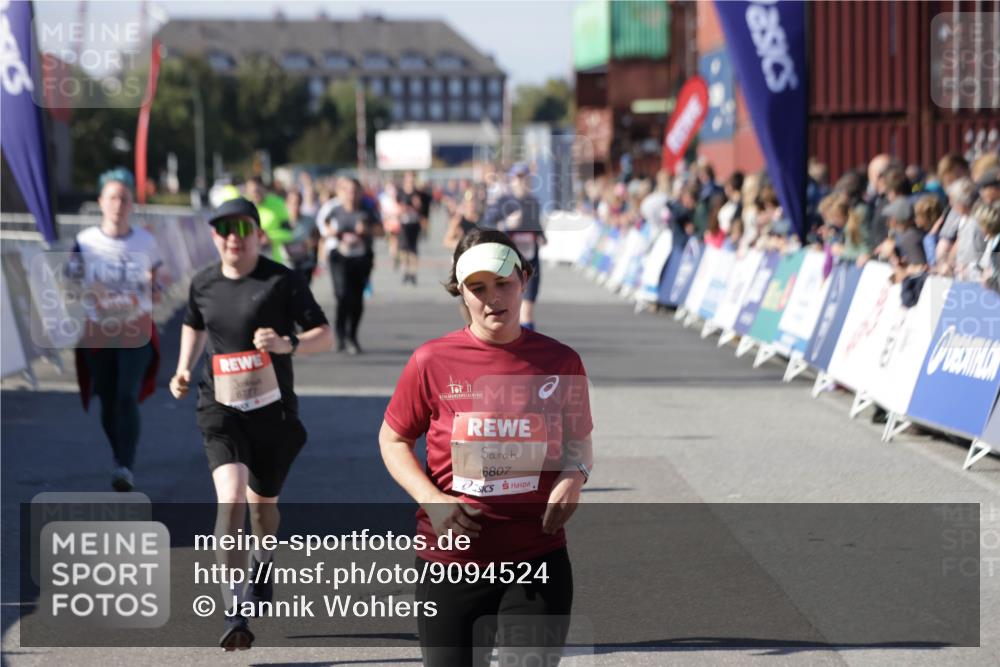 03.10.2025 - Köhlbrandbrückenlauf Jannik Wohlers http://msf.ph/oto/9094524 03.10.2025 13:20:38 Ziel 4269, 4476, 4646, 4790, 4859, 5543, 5631, 5918, 5920, 6777, 6807 meine-sportfotos.de