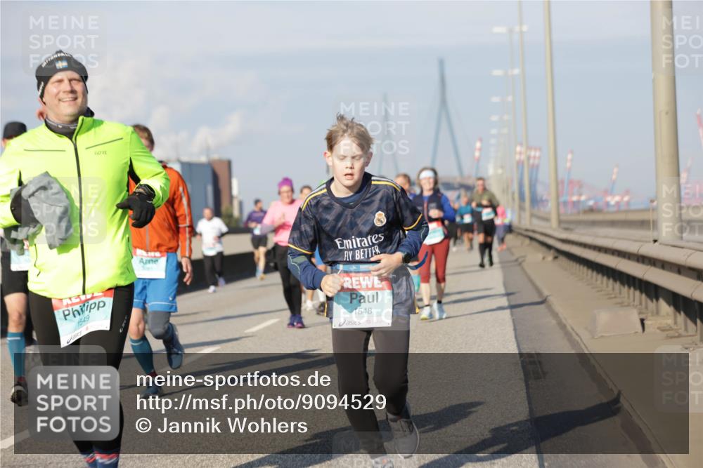 03.10.2025 - Köhlbrandbrückenlauf Jannik Wohlers http://msf.ph/oto/9094529 03.10.2025 10:01:08 Position 3 1549, 1548 meine-sportfotos.de