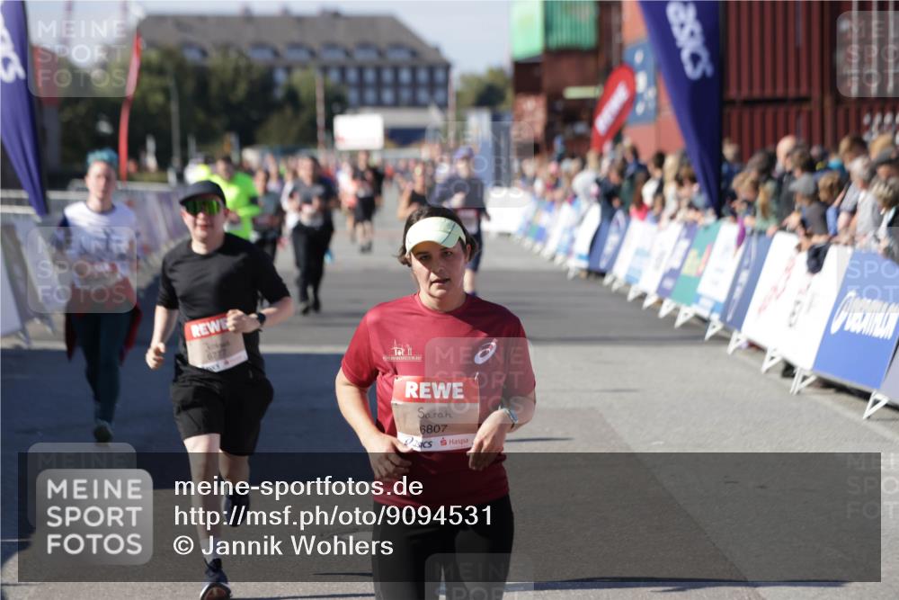 03.10.2025 - Köhlbrandbrückenlauf Jannik Wohlers http://msf.ph/oto/9094531 03.10.2025 13:20:38 Ziel 4269, 4476, 4646, 4790, 4859, 5543, 5631, 5918, 5920, 6777, 6807 meine-sportfotos.de