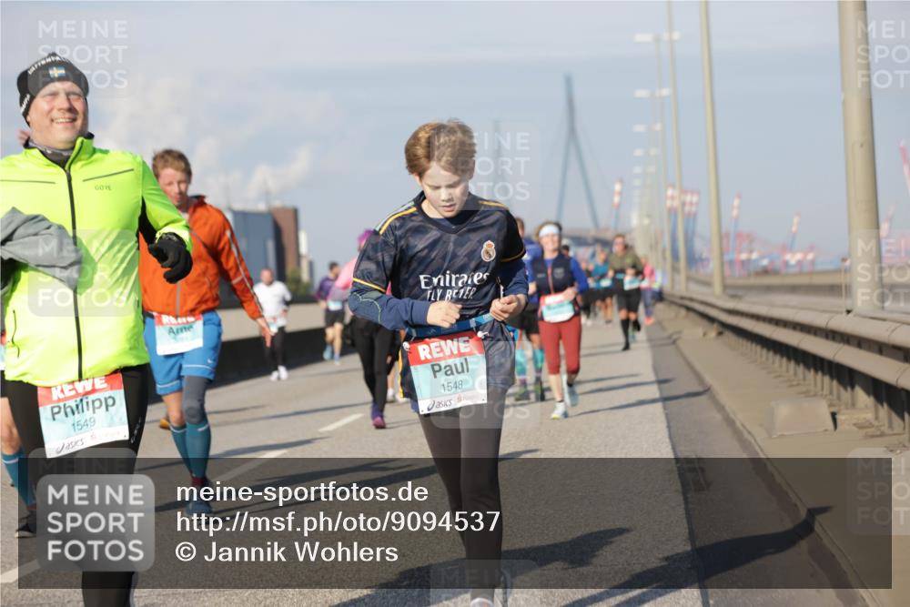 03.10.2025 - Köhlbrandbrückenlauf Jannik Wohlers http://msf.ph/oto/9094537 03.10.2025 10:01:09 Position 3 1549, 1548 meine-sportfotos.de