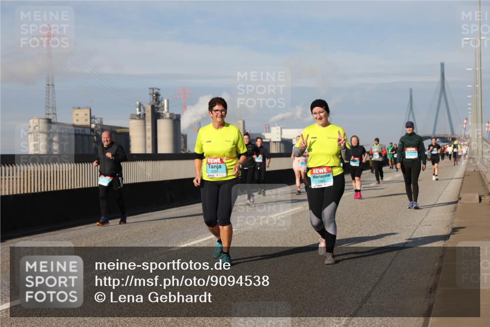 03.10.2025 - Köhlbrandbrückenlauf Lena Gebhardt http://msf.ph/oto/9094538 03.10.2025 10:09:19 Position 2 3254, 1963 meine-sportfotos.de