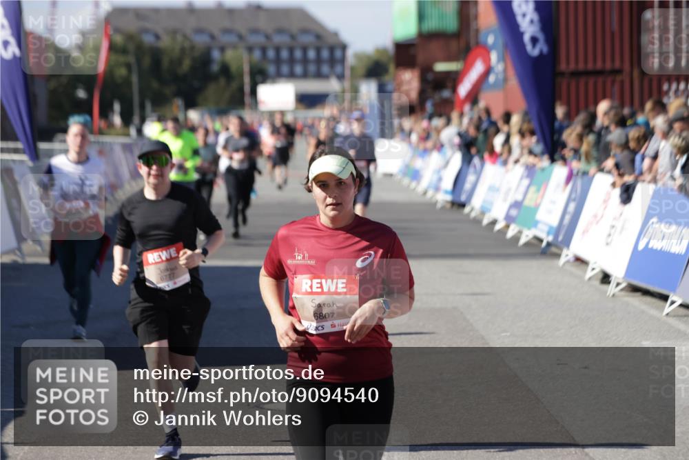 03.10.2025 - Köhlbrandbrückenlauf Jannik Wohlers http://msf.ph/oto/9094540 03.10.2025 13:20:38 Ziel 4269, 4476, 4646, 4790, 4859, 5543, 5631, 5918, 5920, 6777, 6807 meine-sportfotos.de